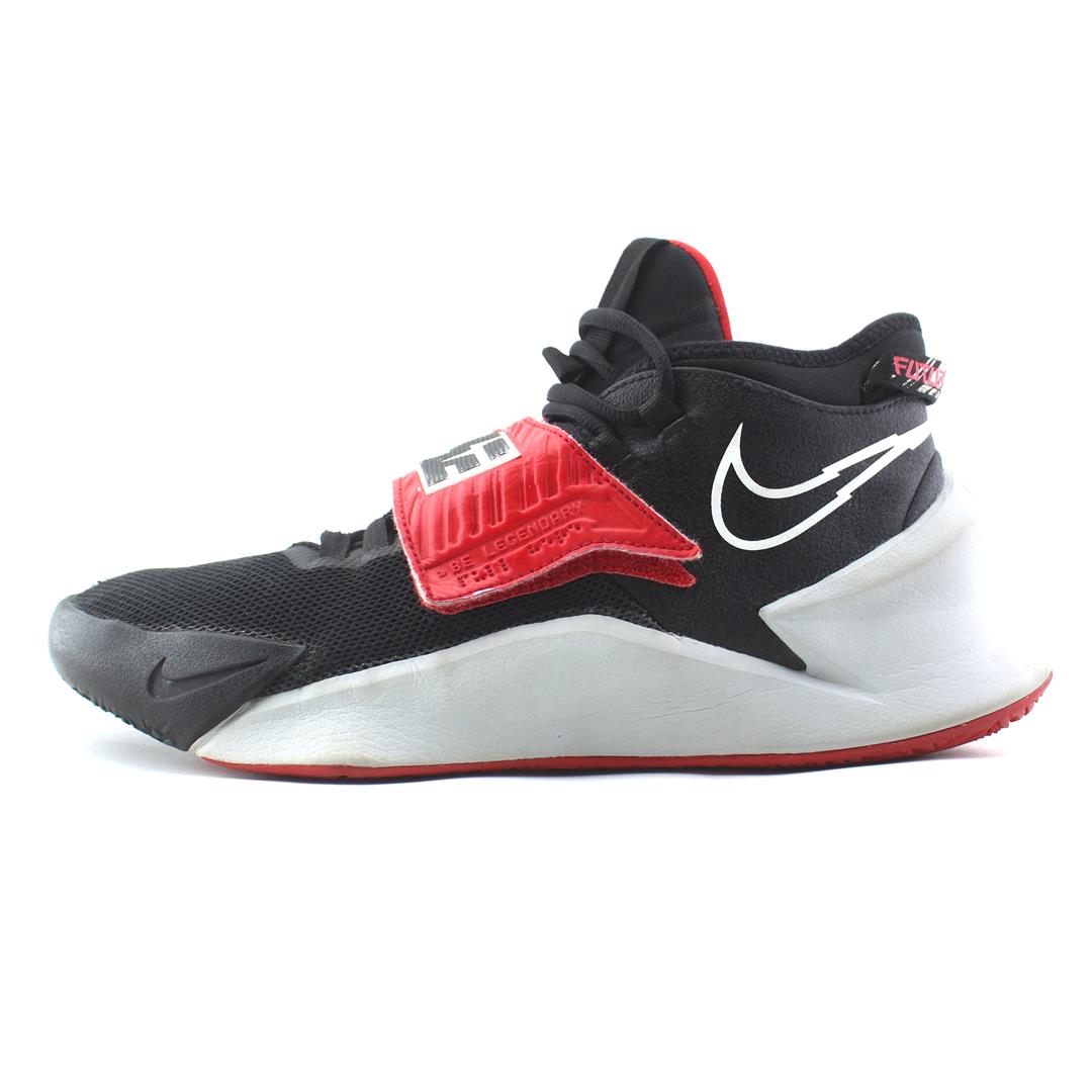 NIKE FUTURE COURT 3