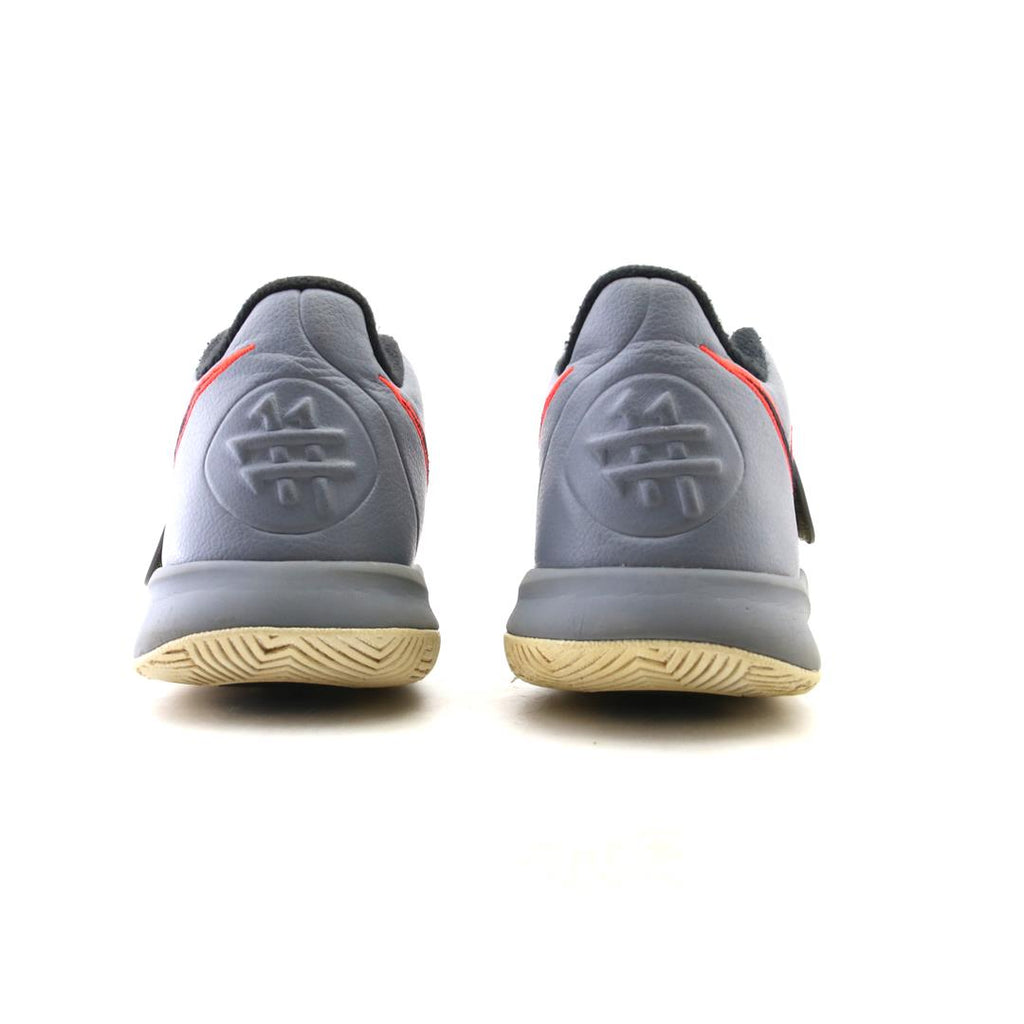 NIKE  KYRIE FLYTRAP 3