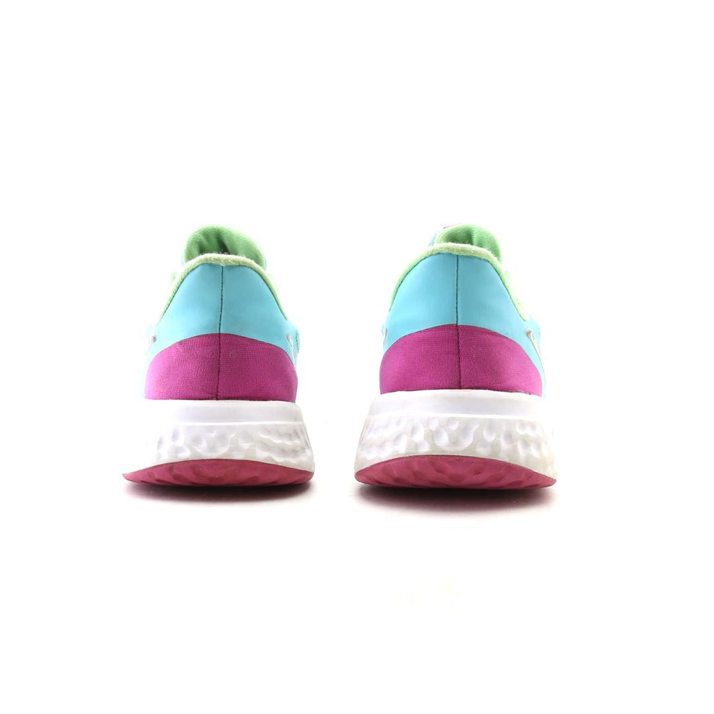 NIKE  REVOLUTION 5