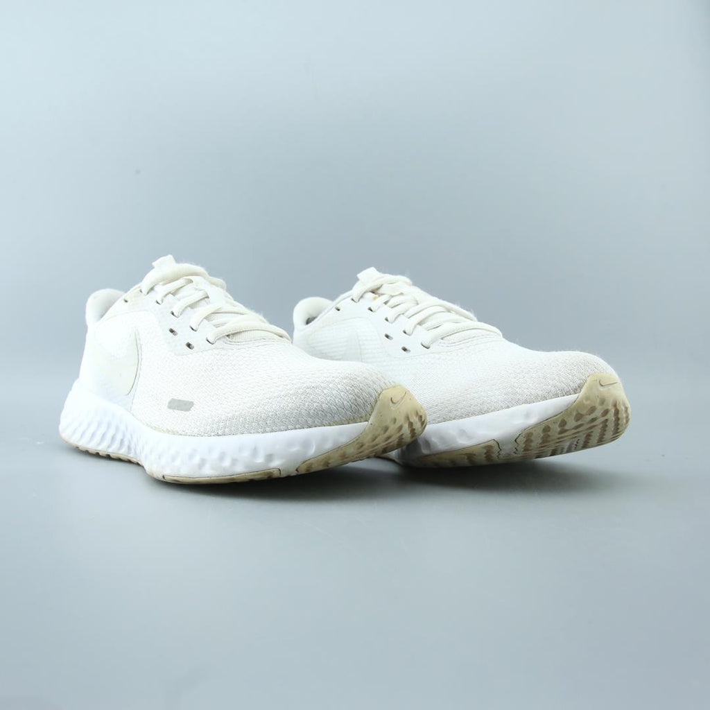 NIKE REVOLUTION 5