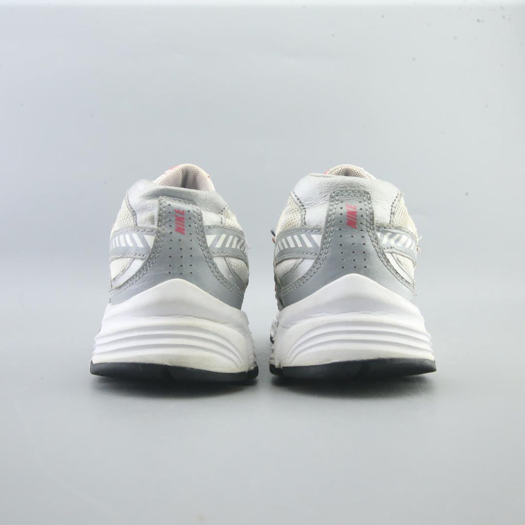 NIKE  INITIATOR