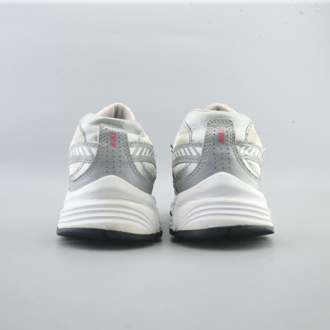NIKE  INITIATOR