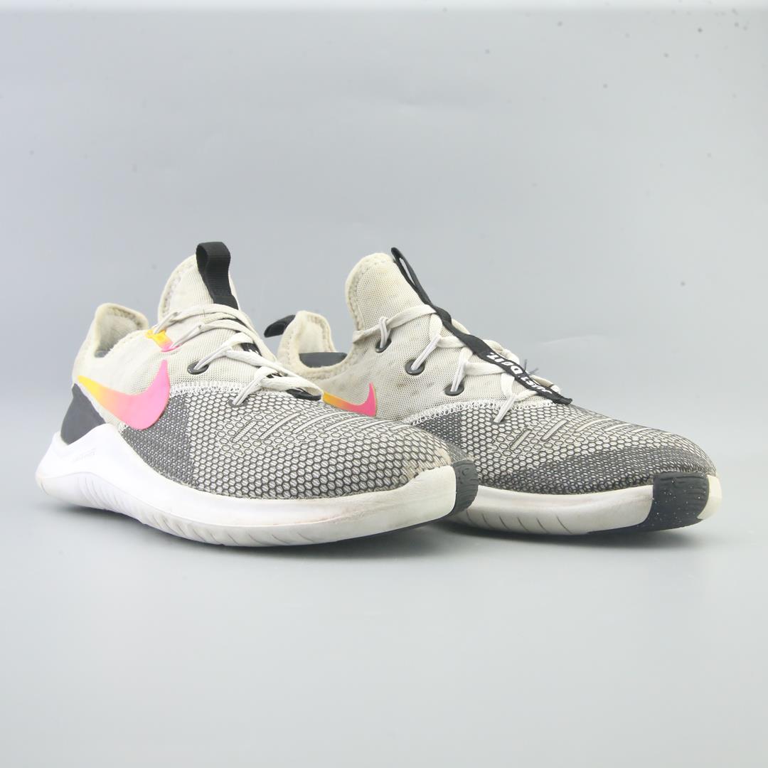NIKE FREE TR 8