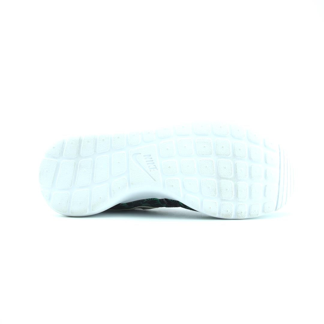 NIKE ROSHE ONE