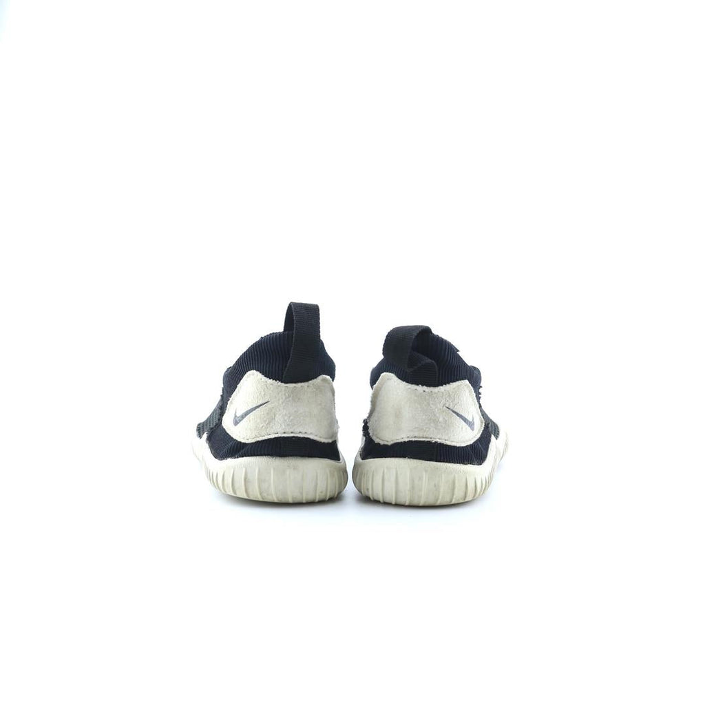 NIKE .