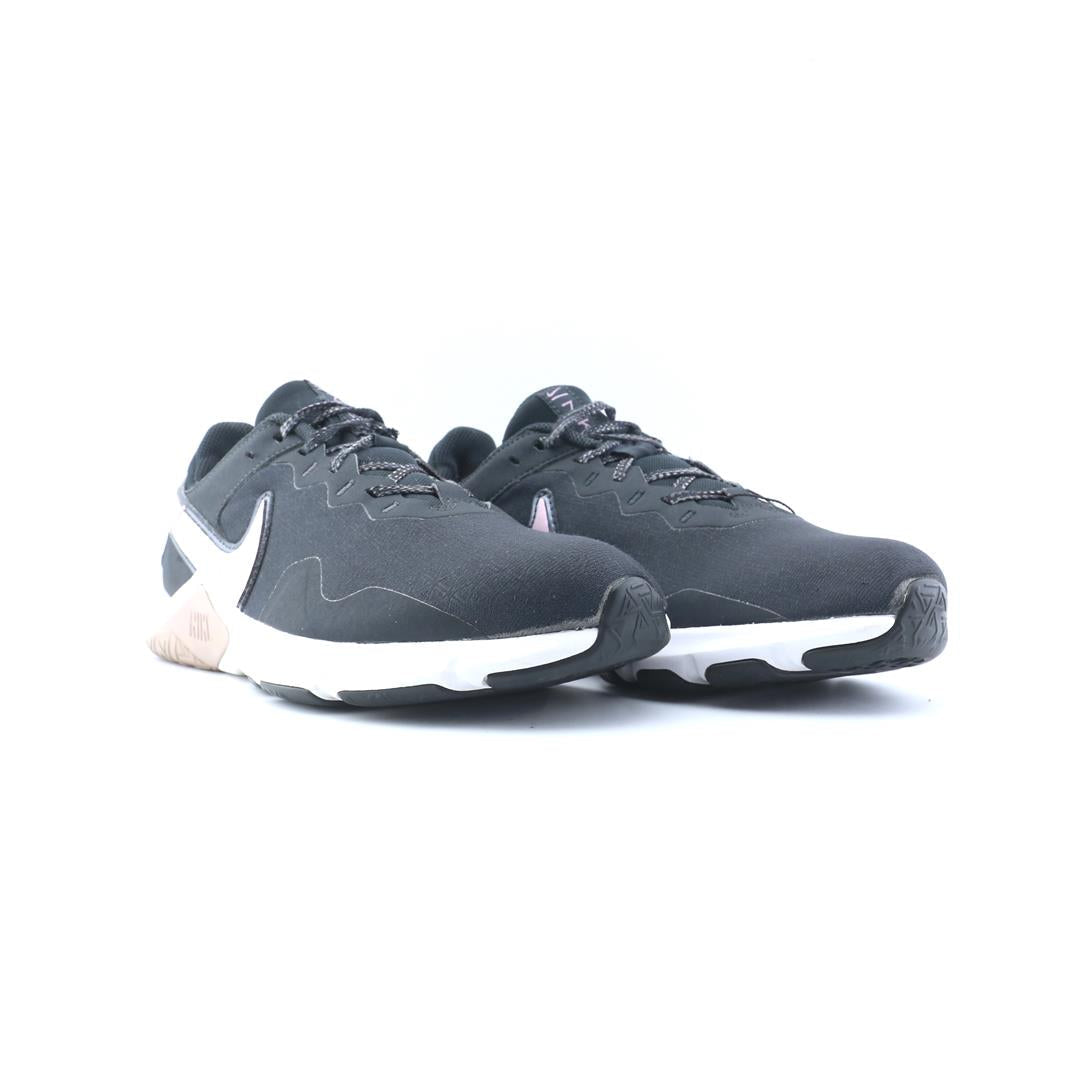 NIKE LEGEND ESSENTIAL 2