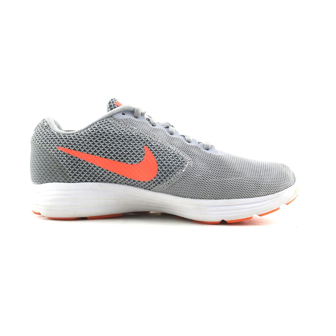 NIKE REVOLUTION 3