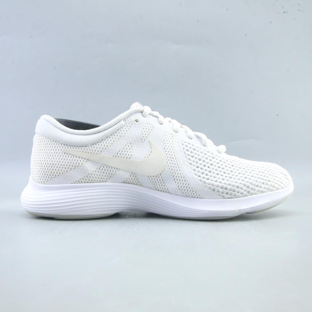 NIKE REVOLUTION 4