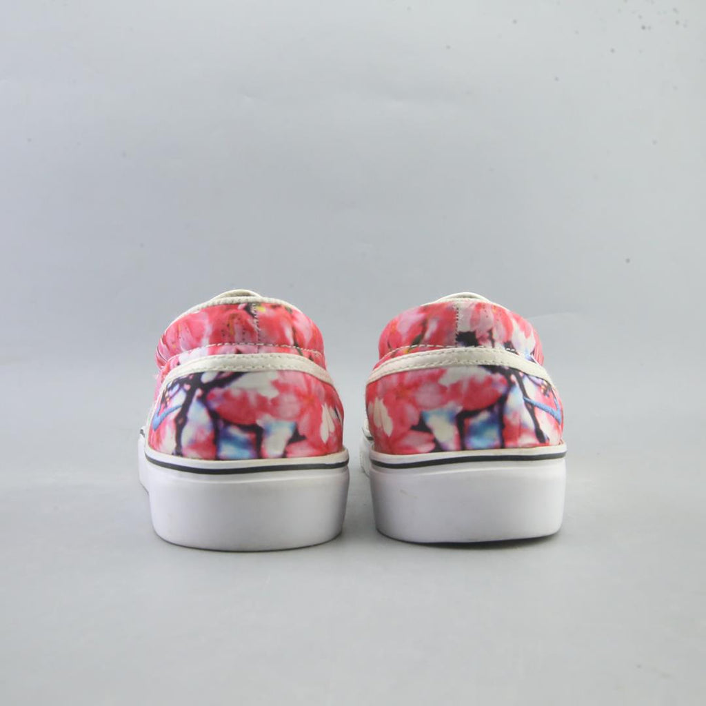 NIKE  TOKI