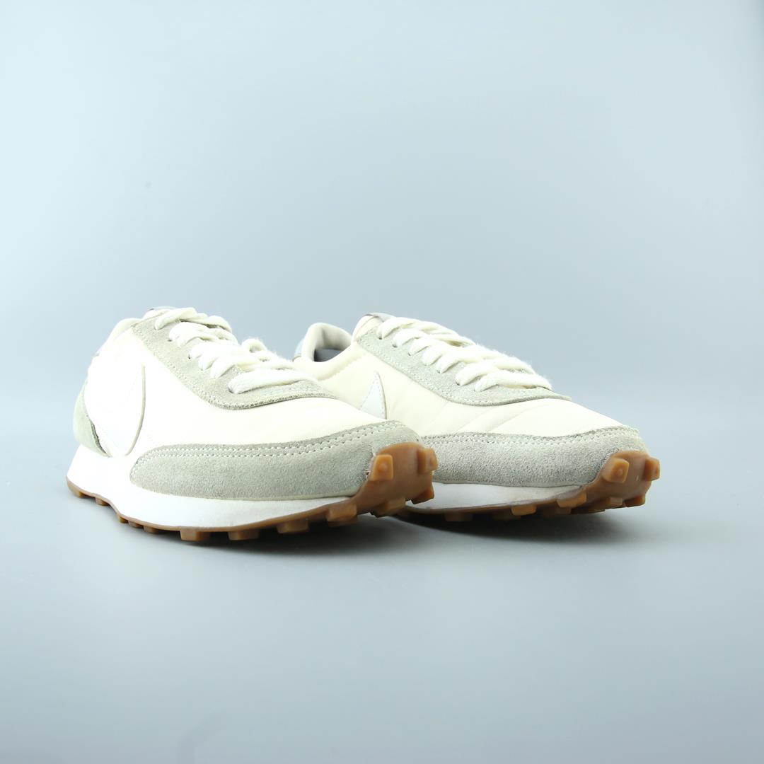 NIKE  DAYBREAK