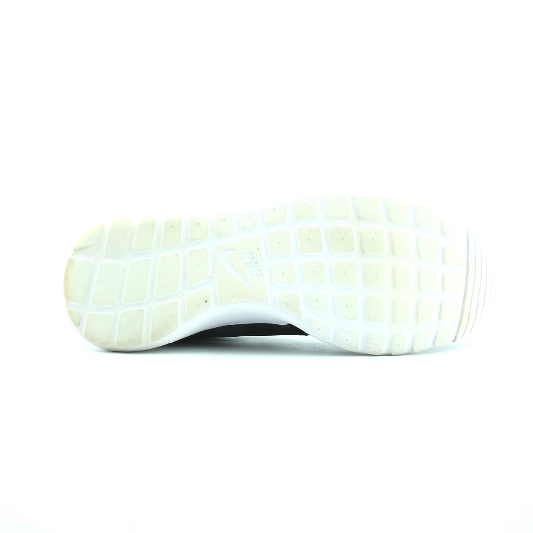 NIKE ROSHE ONE