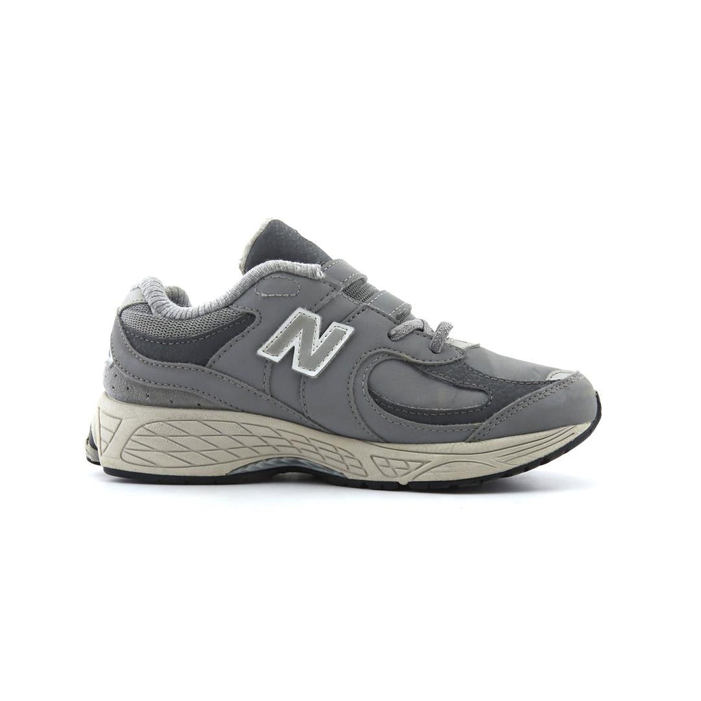 NEW BALANCE 2002R