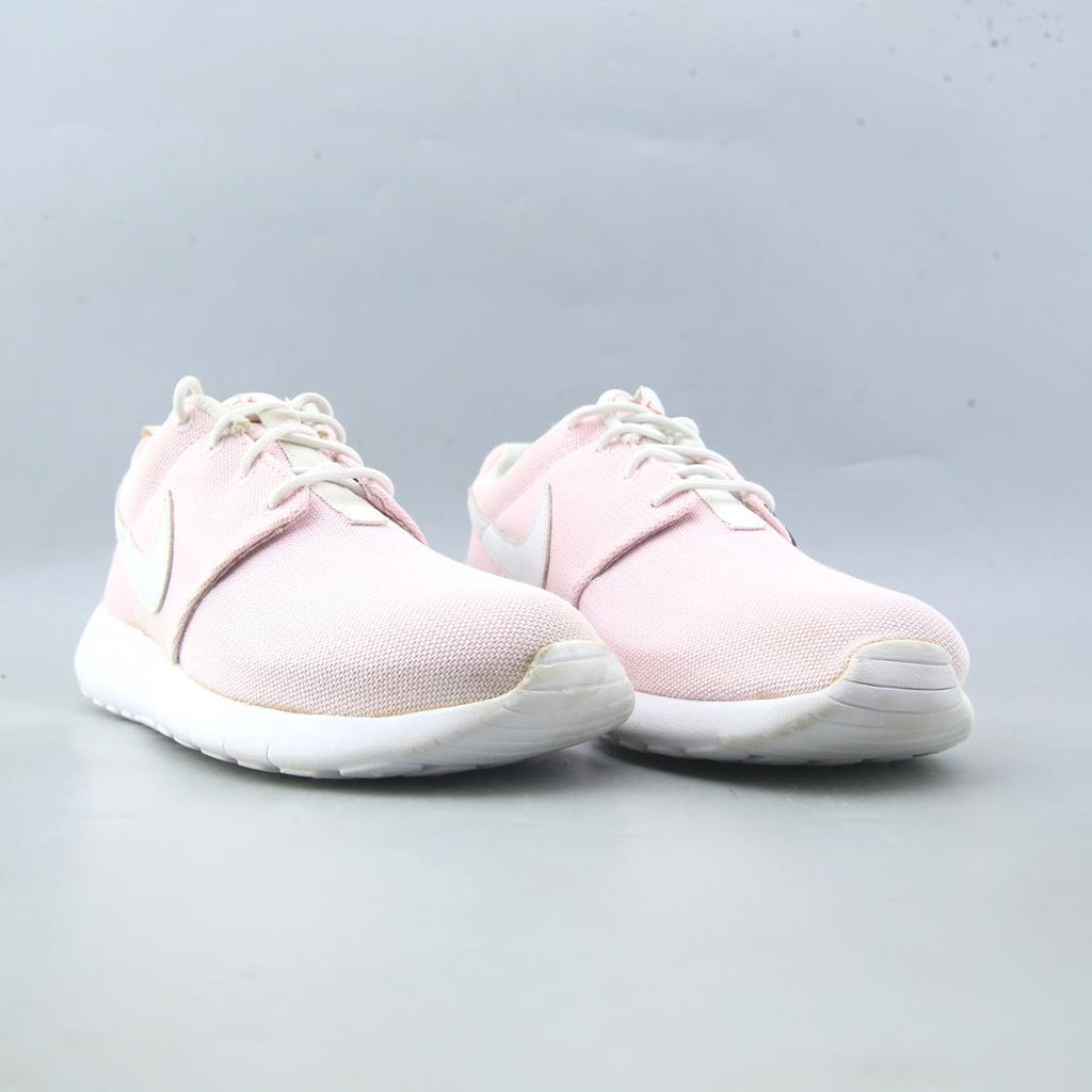 NIKE ROSHE ONE