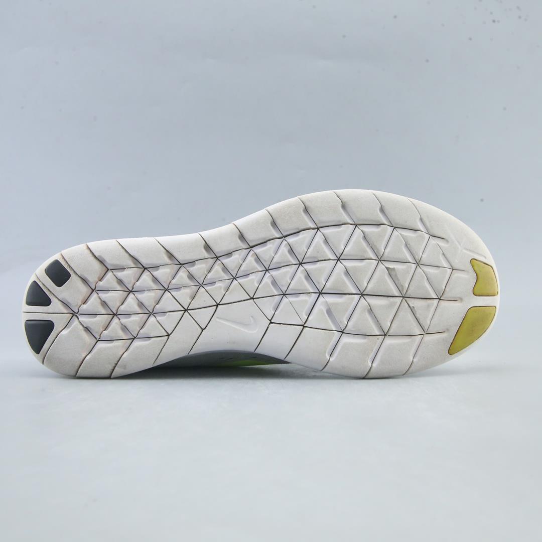 NIKE FREE RN
