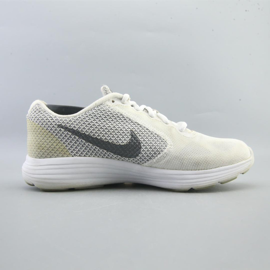 NIKE REVOLUTION 3