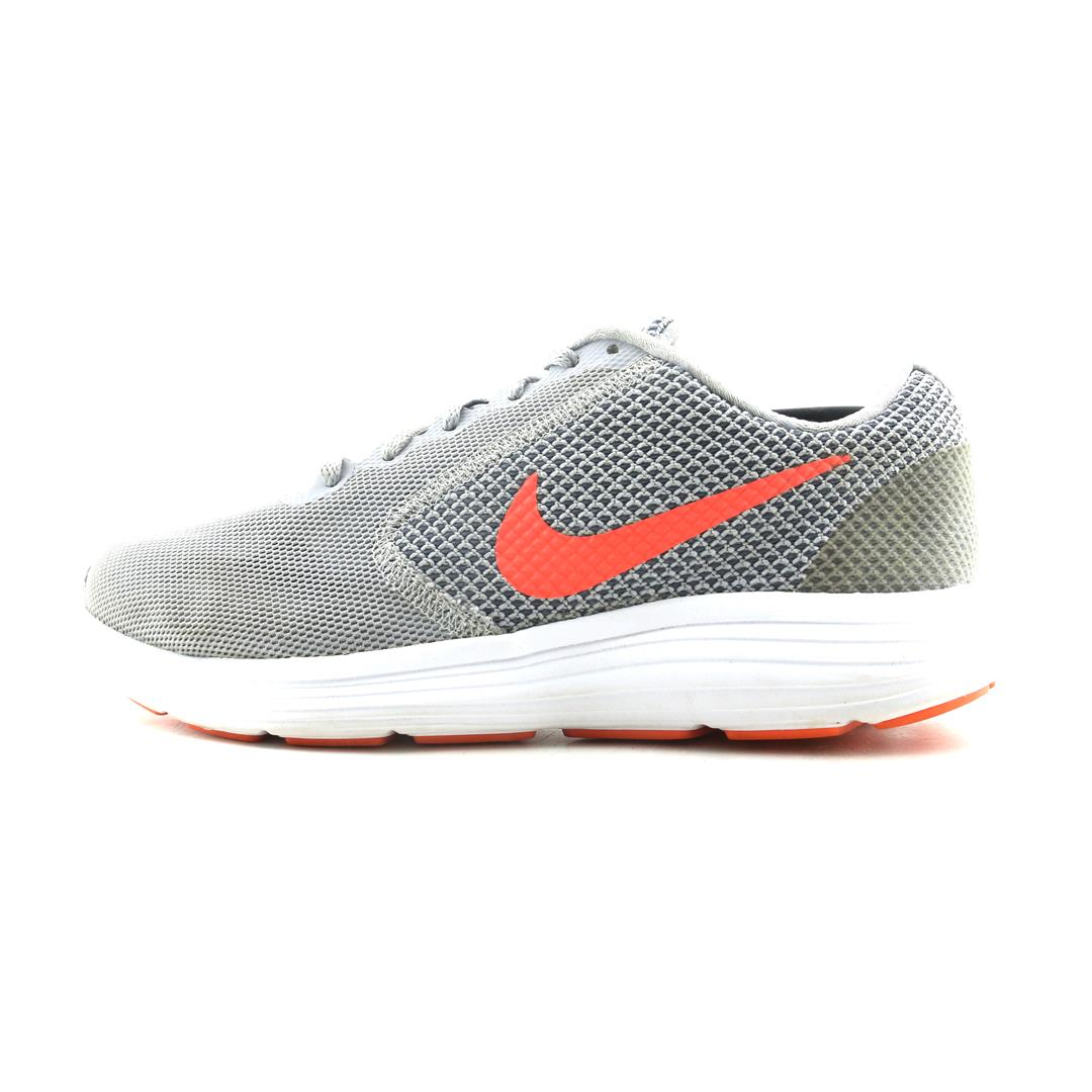 NIKE REVOLUTION 3