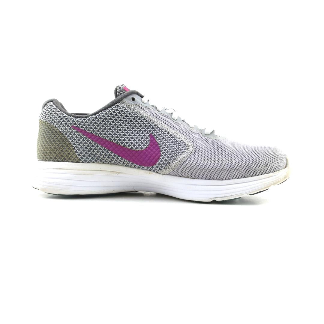 NIKE REVOLUTION 3