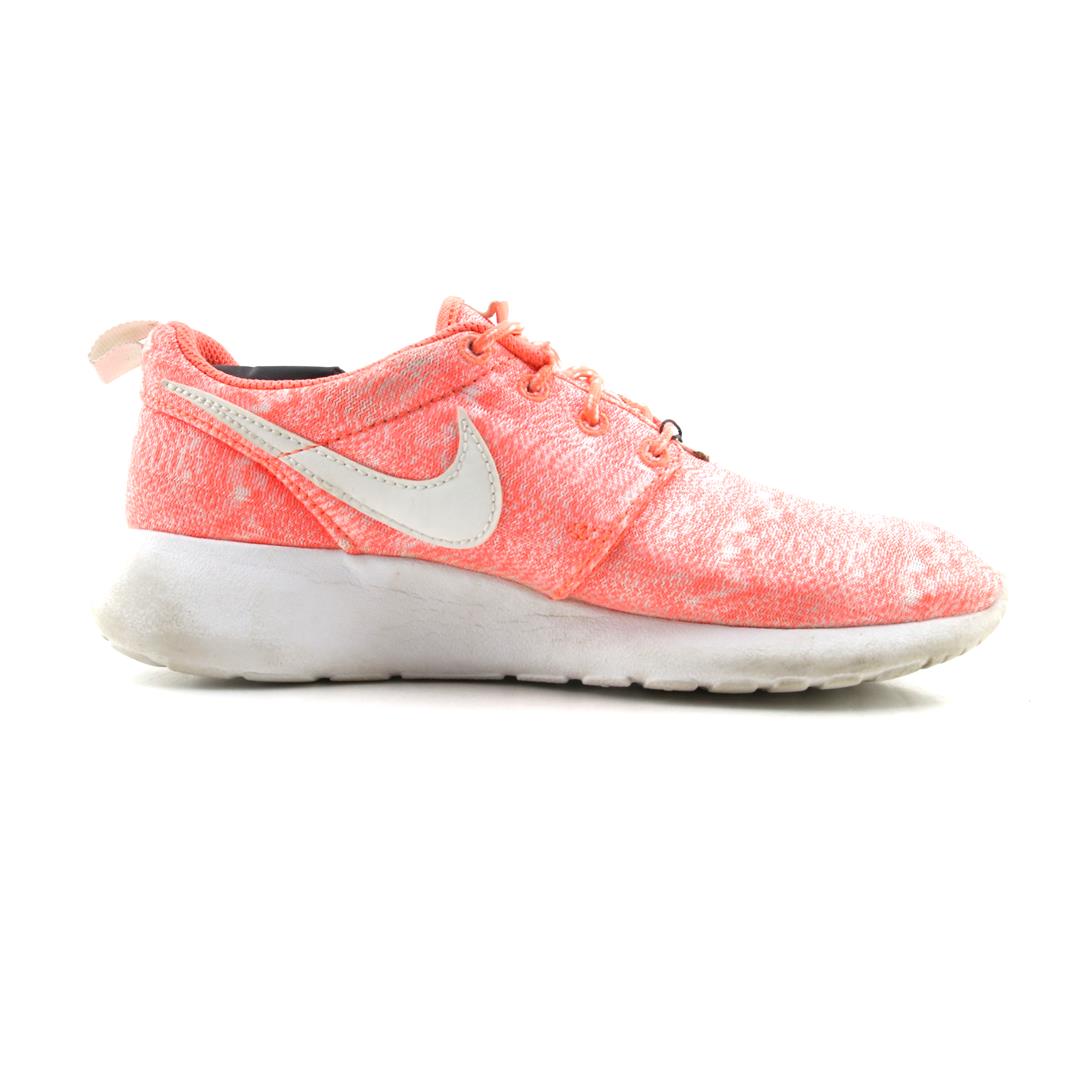 NIKE ROSHE ONE