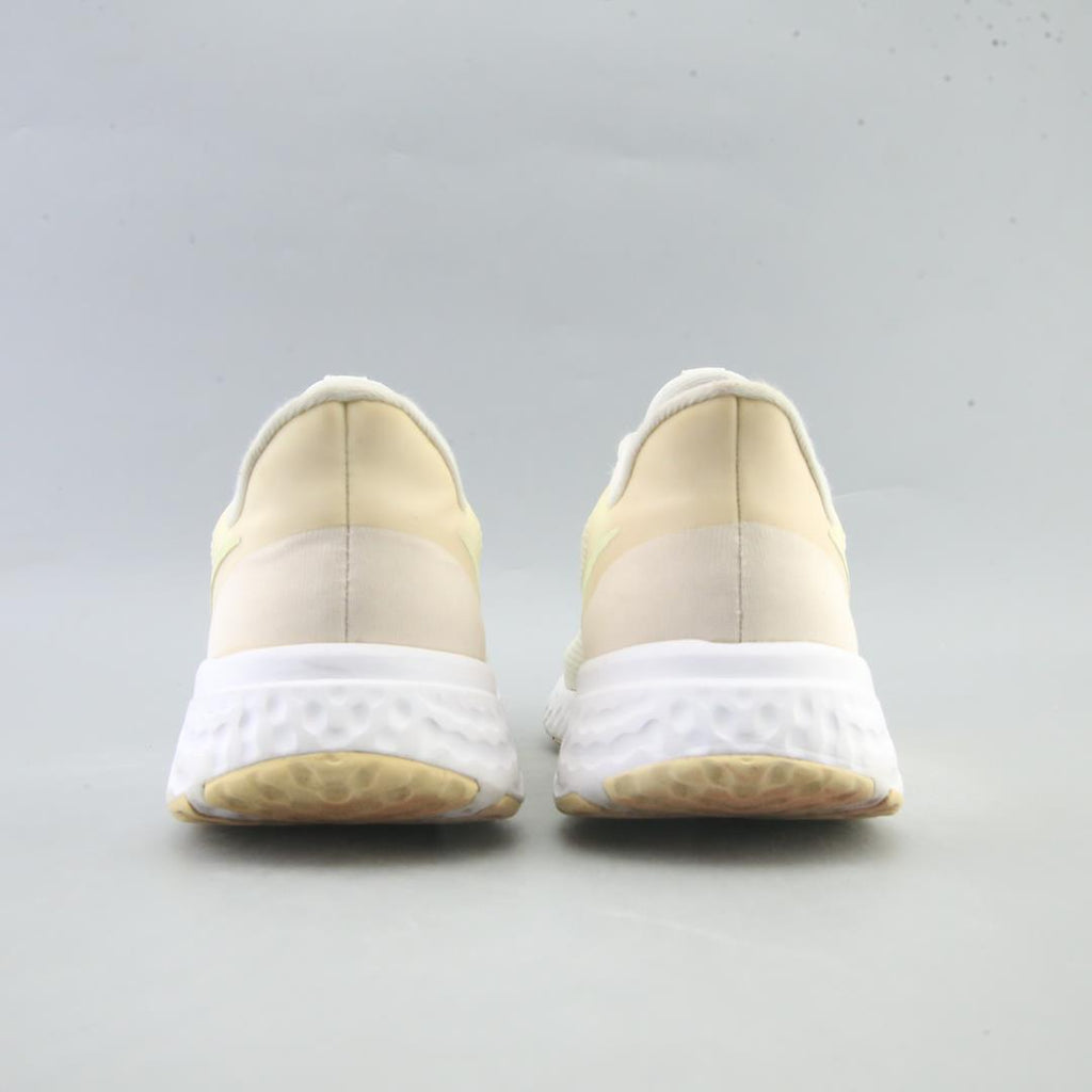 NIKE REVOLUTION 5