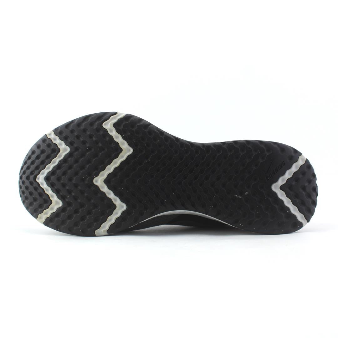 NIKE REVOLUTION 5