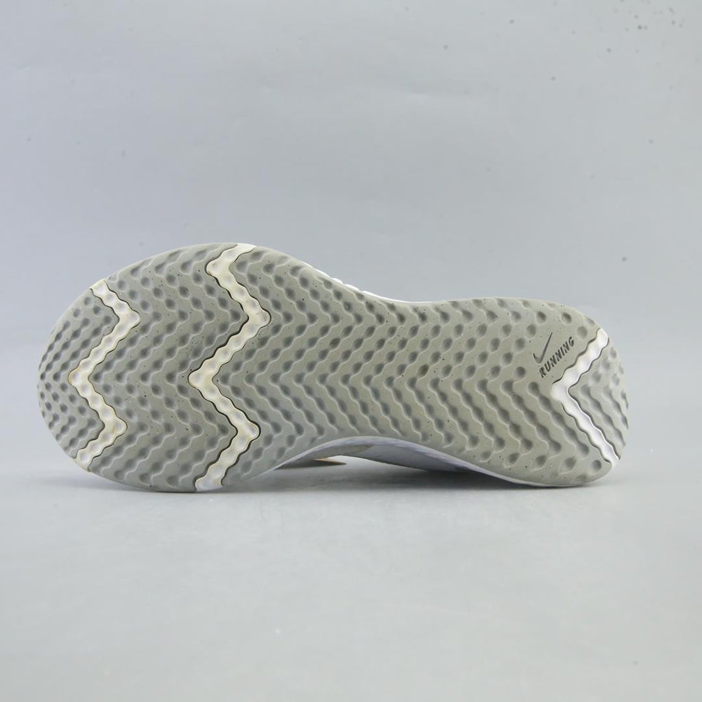 NIKE REVOLUTION 5