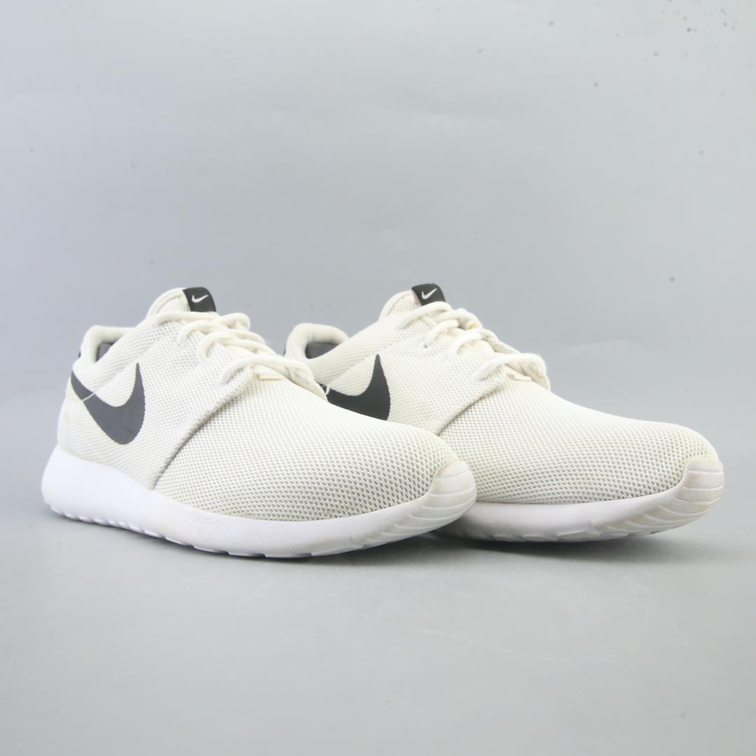 NIKE ROSHE ONE