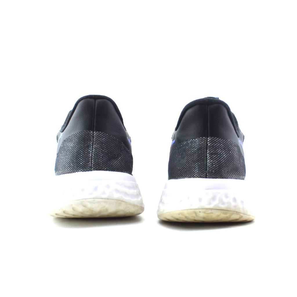 NIKE REVOLUTION 5