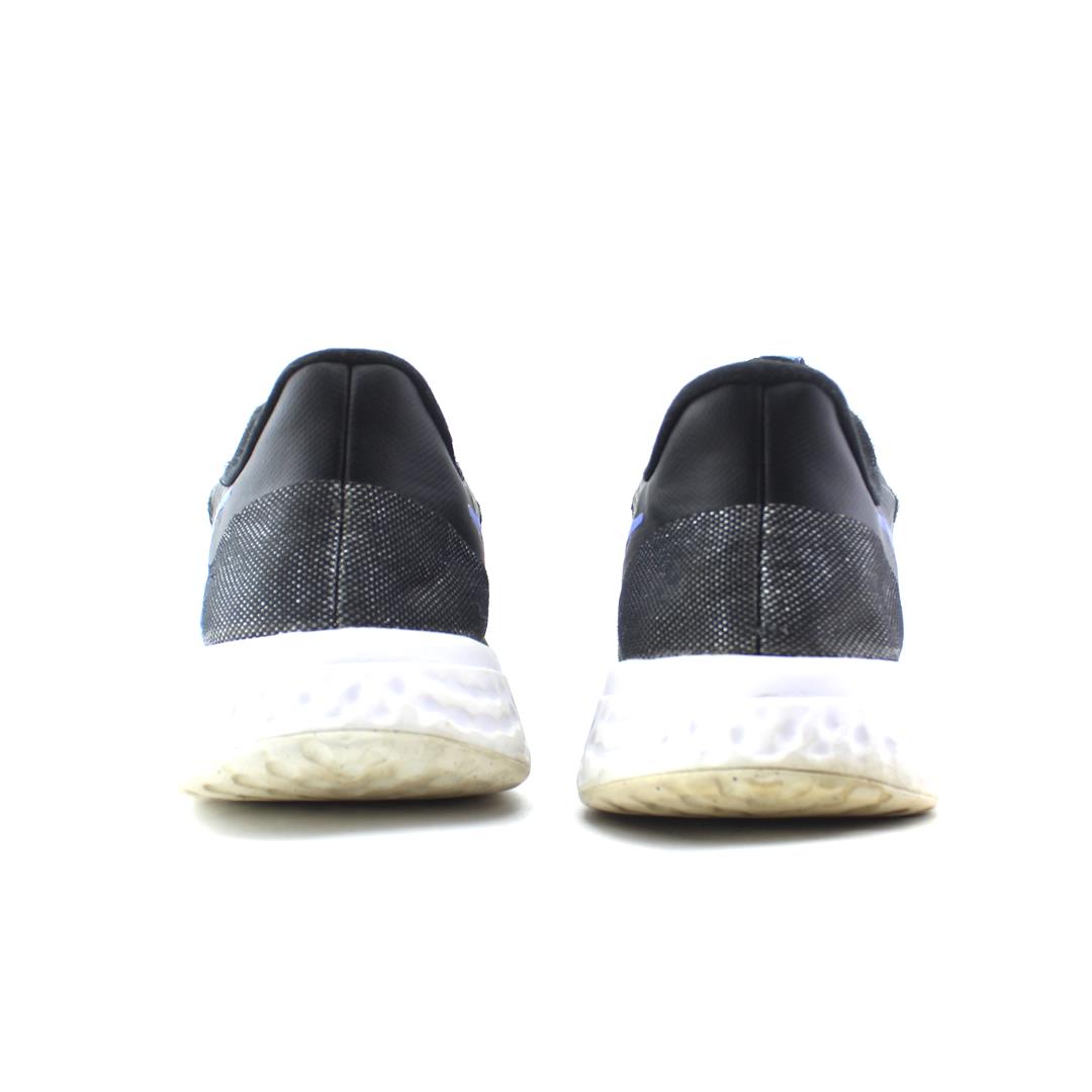NIKE REVOLUTION 5