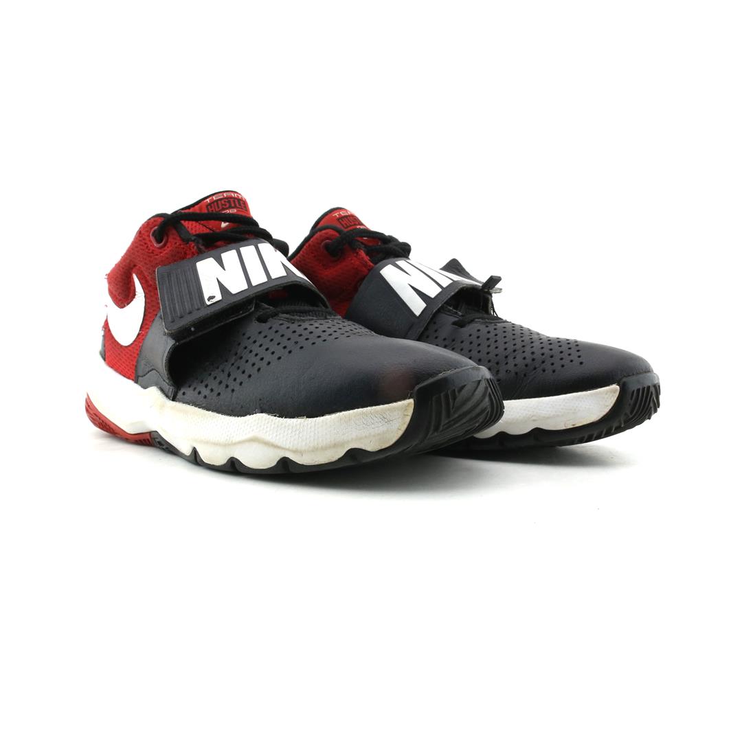 NIKE TEAM HUSTLE D 8