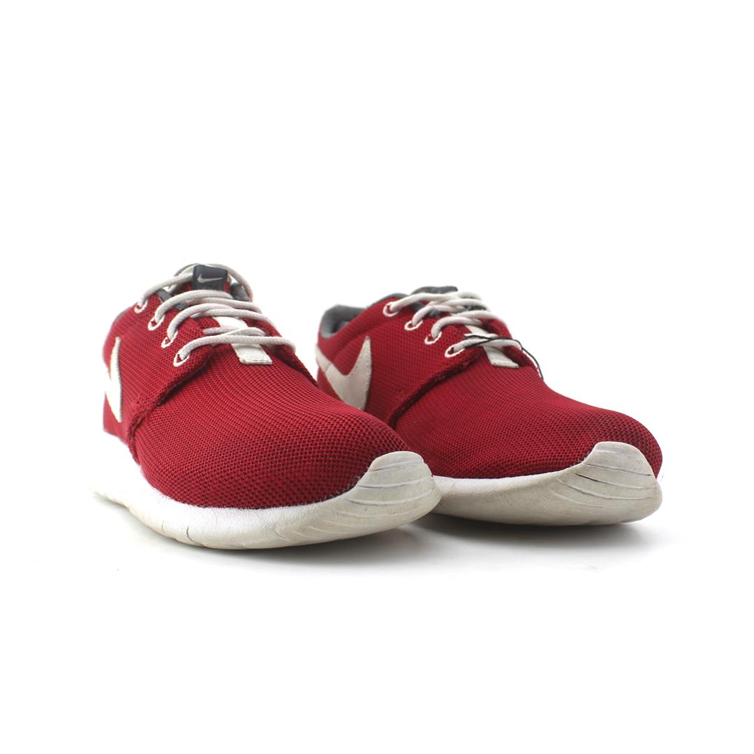 NIKE ROSHE ONE