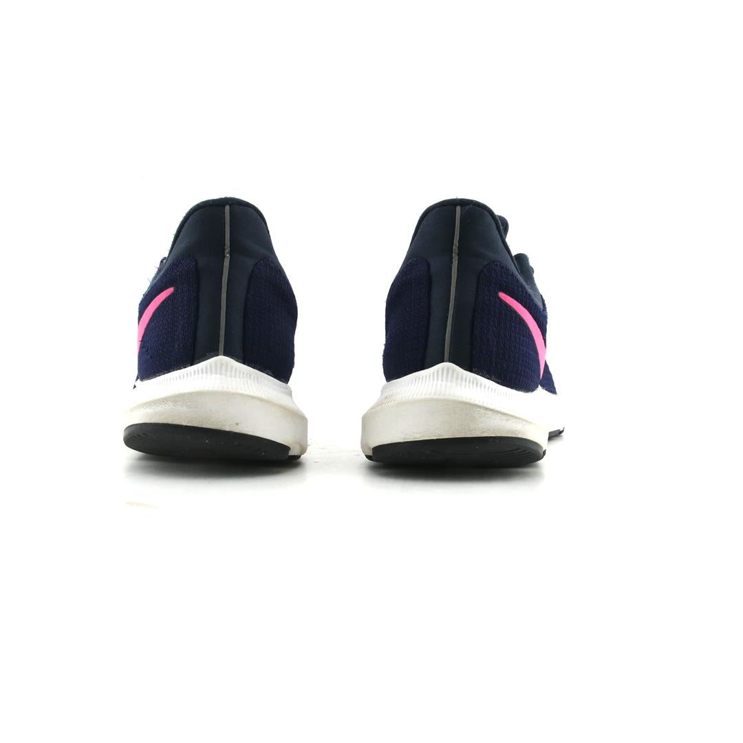 NIKE QUEST