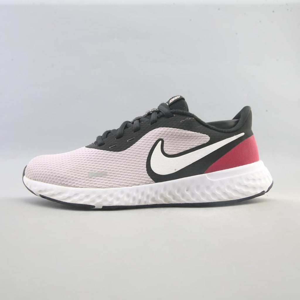 NIKE REVOLUTION 5