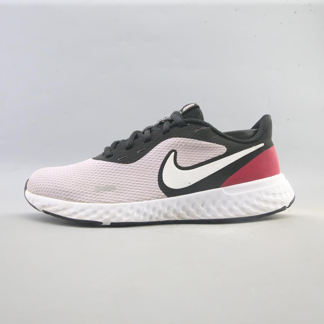 NIKE REVOLUTION 5