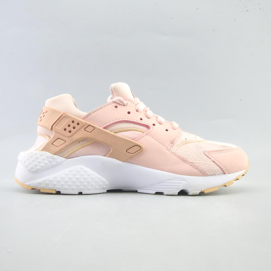 NIKE HUARACHE RUN SE