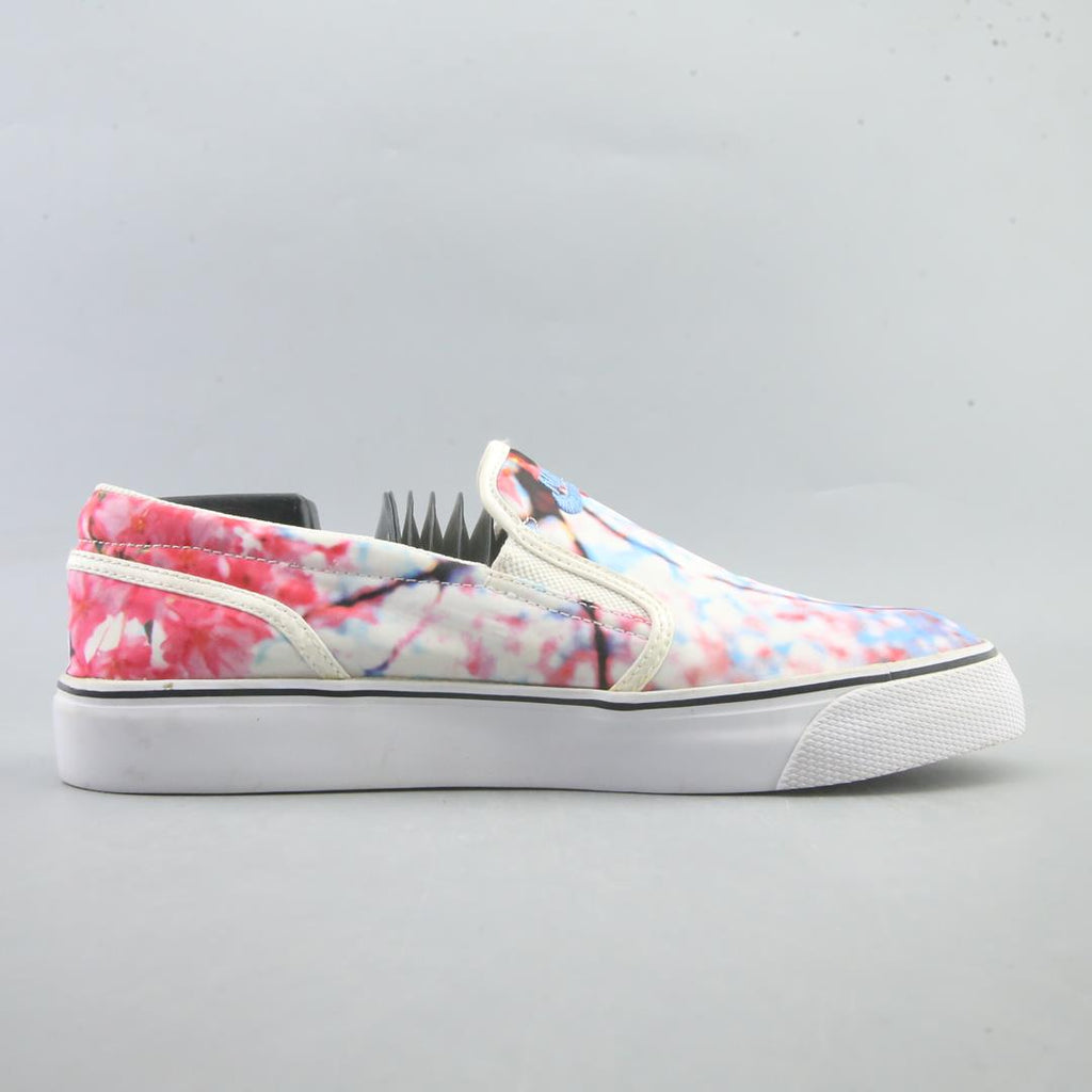 NIKE  TOKI
