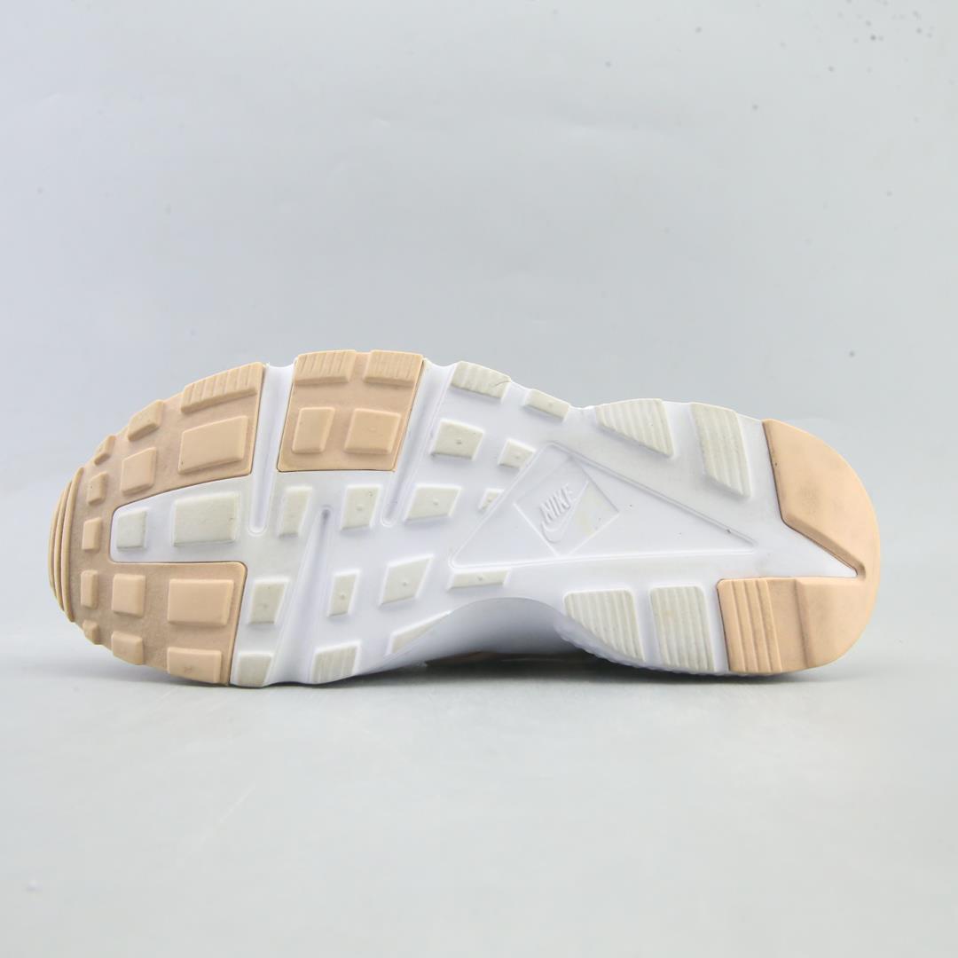 NIKE HUARACHE RUN SE