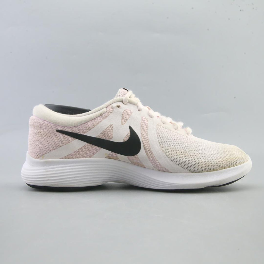 NIKE REVOLUTION 4