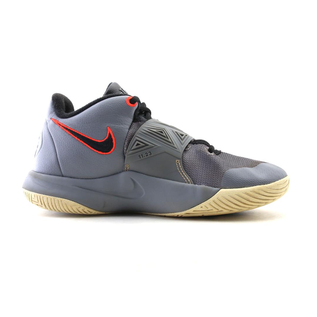NIKE  KYRIE FLYTRAP 3