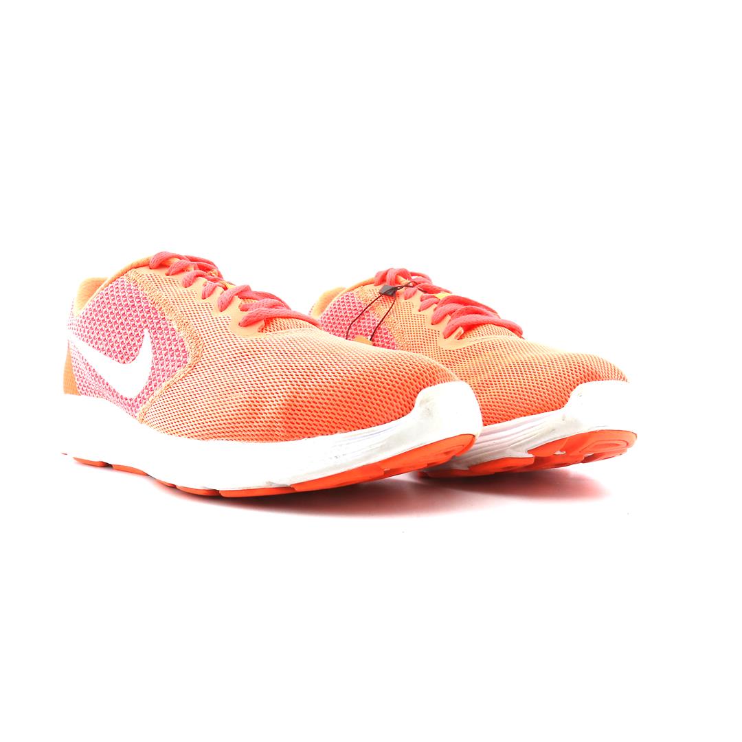 NIKE REVOLUTION 3