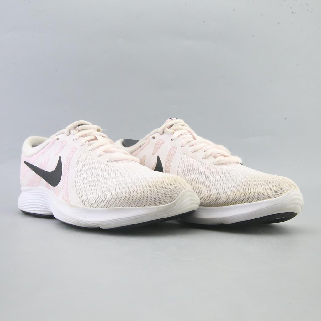 NIKE REVOLUTION 4