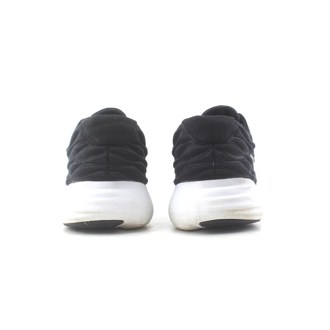 NIKE  LUNARSTELOS