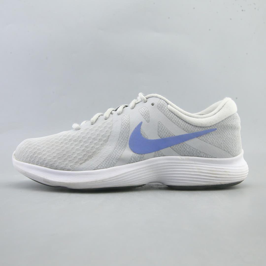 NIKE REVOLUTION 4