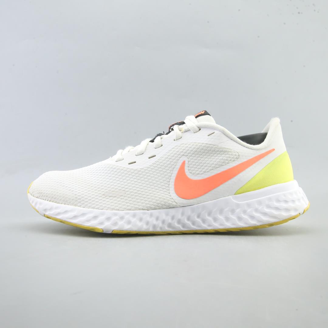 NIKE REVOLUTION 5