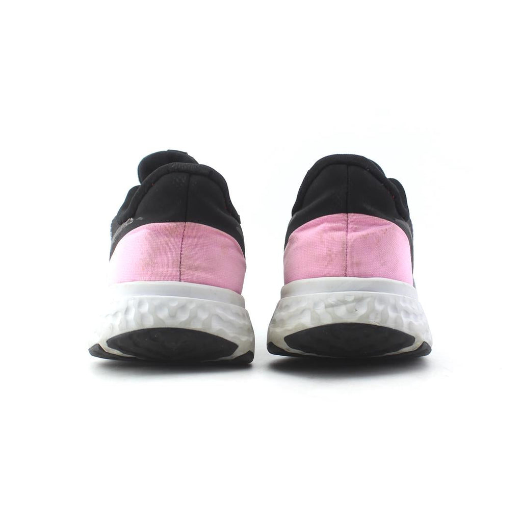 NIKE REVOLUTION 5