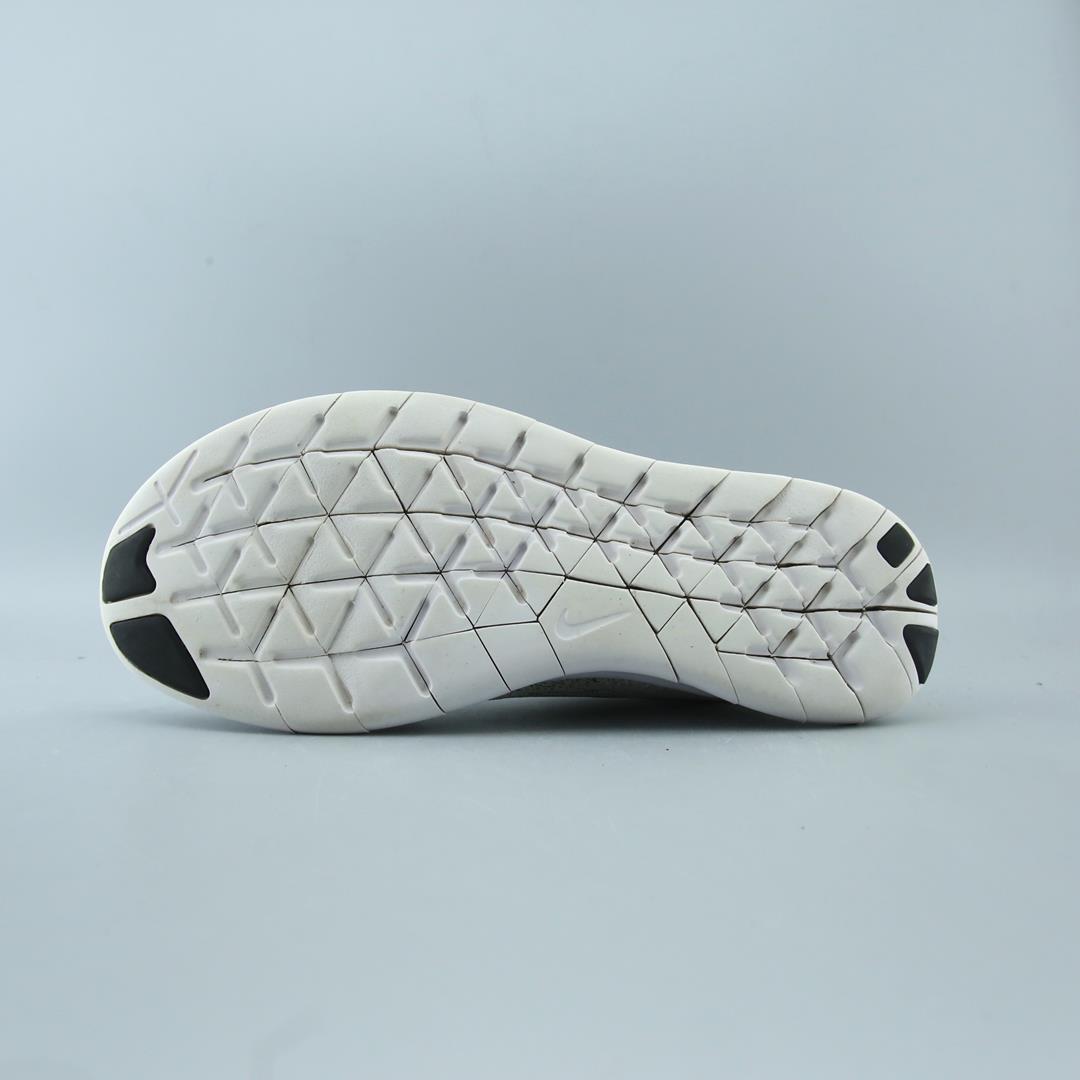 NIKE FREE RN