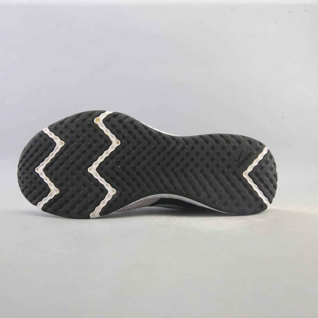 NIKE REVOLUTION 5