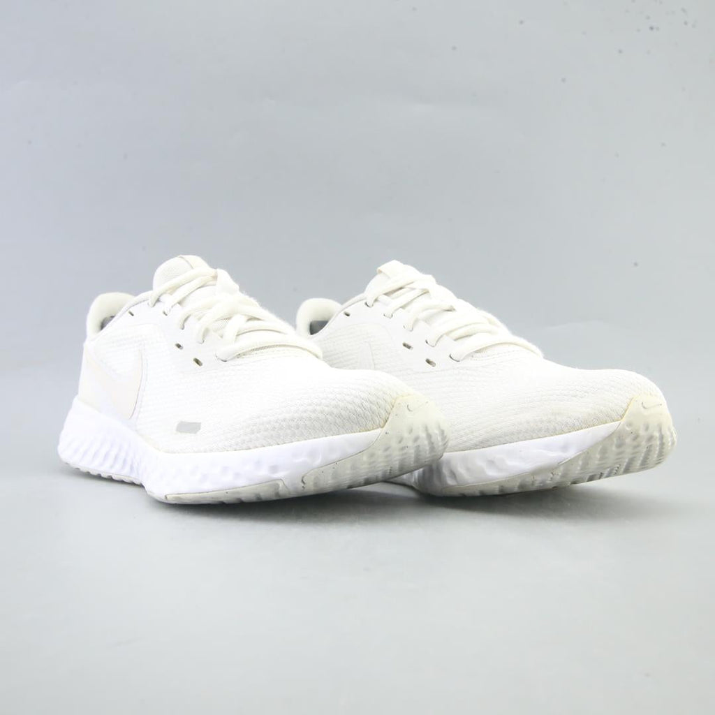 NIKE REVOLUTION 5