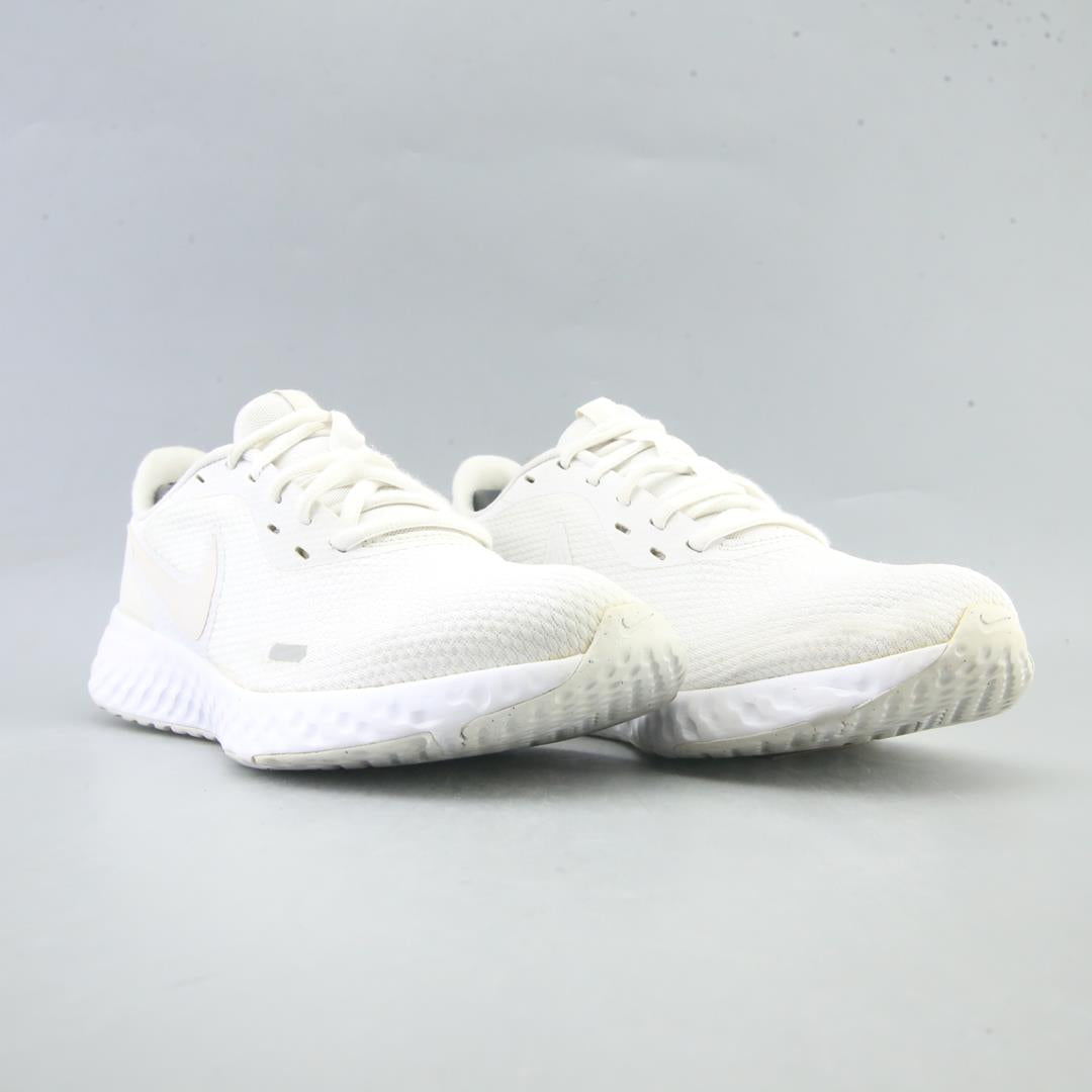 NIKE REVOLUTION 5