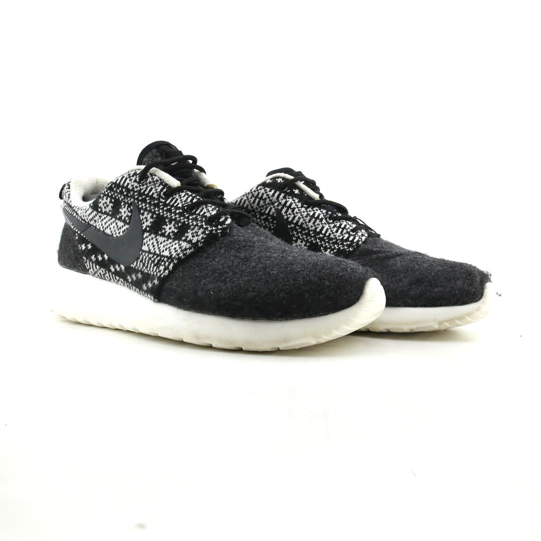 NIKE ROSHE ONE