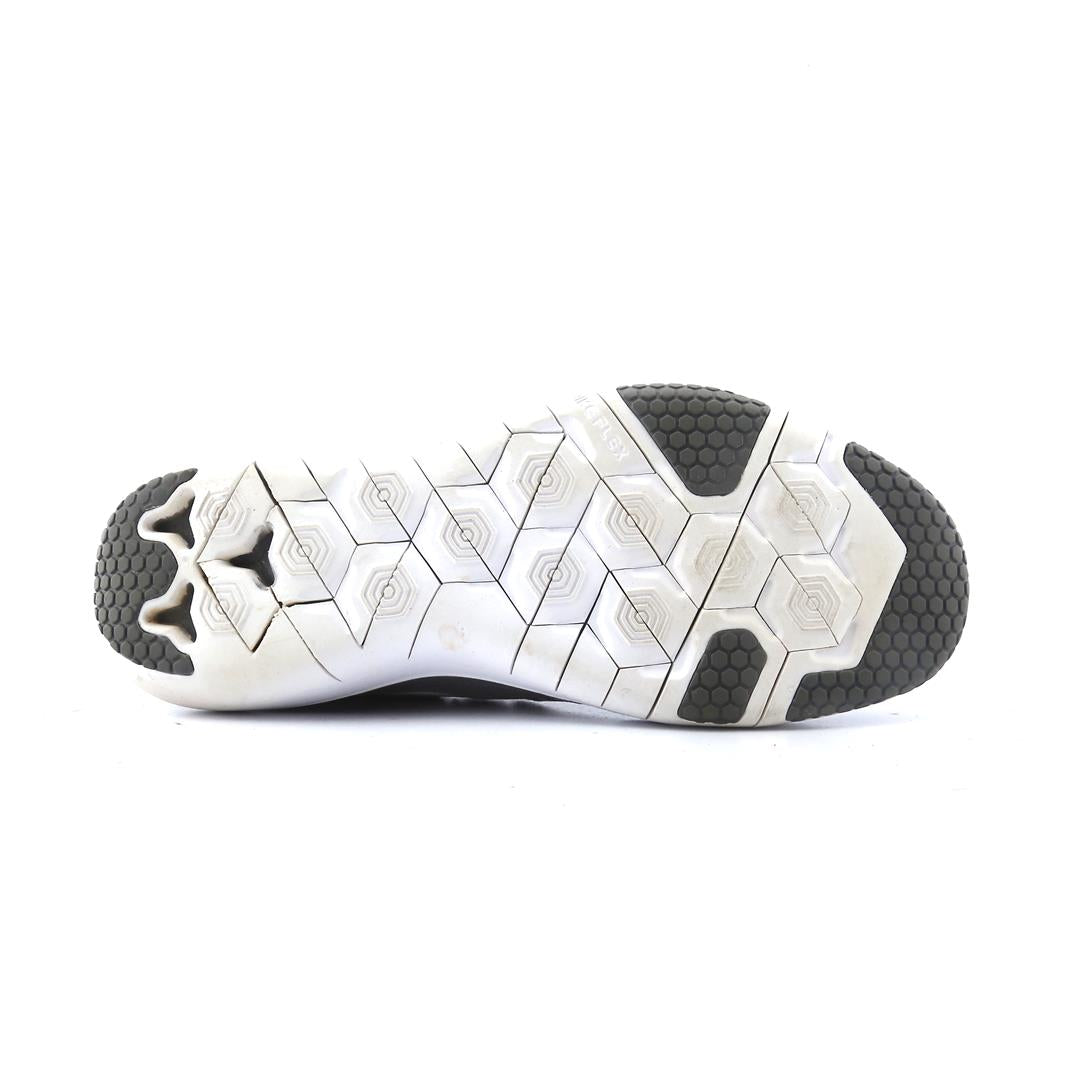 NIKE FLEX SUPREME TR 6